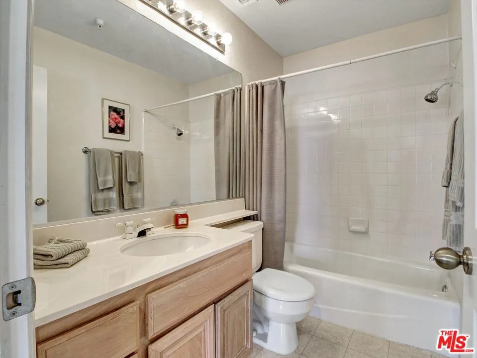 14063 Lemoli Avenue Hawthorne, CA 90250