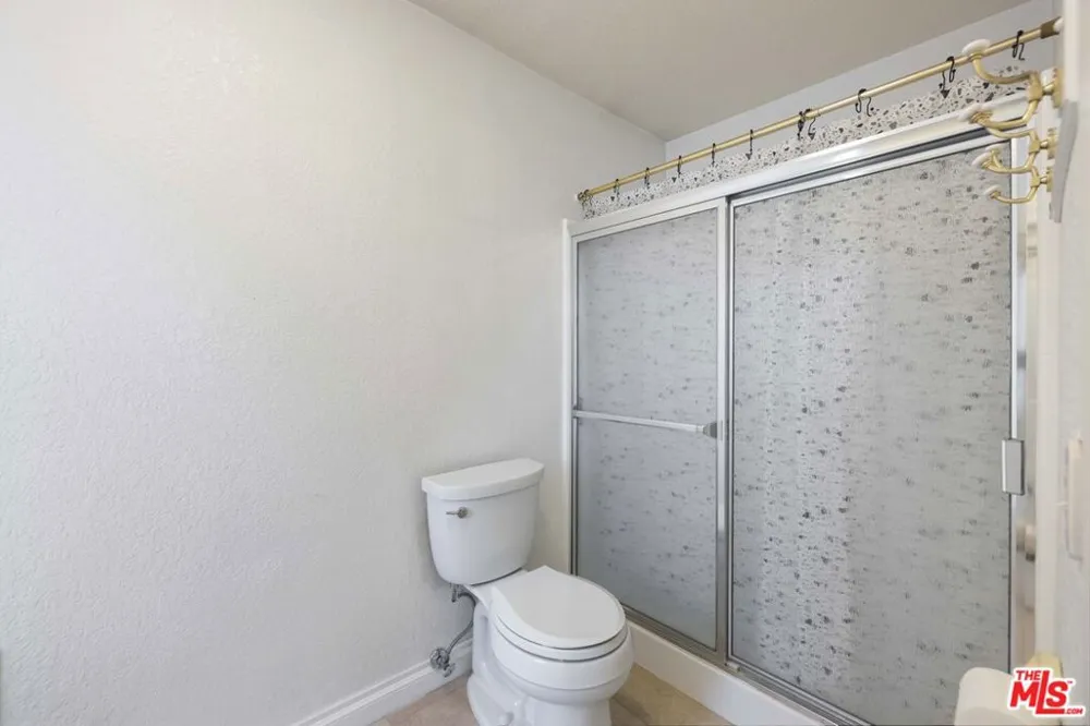 44138 Ruthron Avenue Lancaster, CA 93536