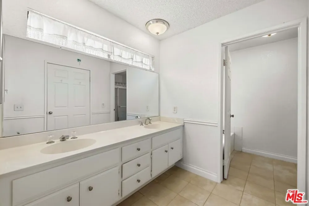 44138 Ruthron Avenue Lancaster, CA 93536