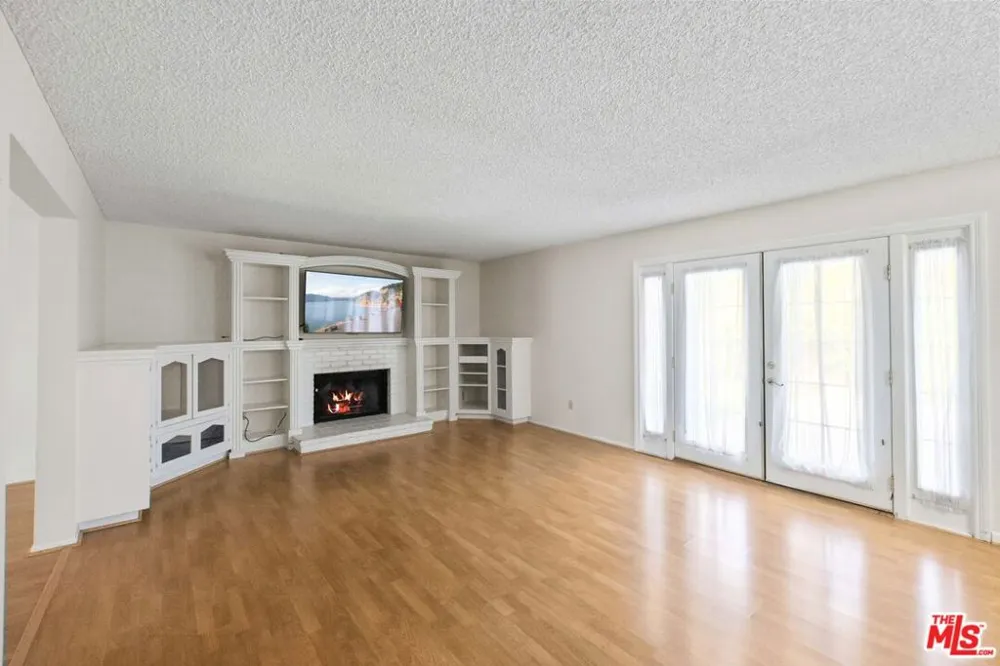 44138 Ruthron Avenue Lancaster, CA 93536