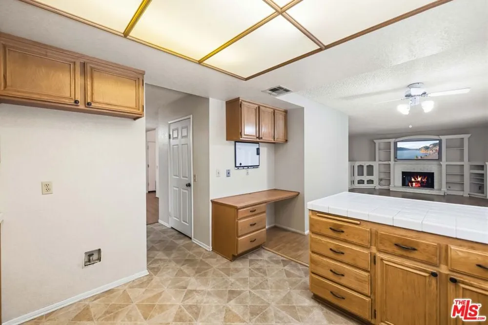 44138 Ruthron Avenue Lancaster, CA 93536