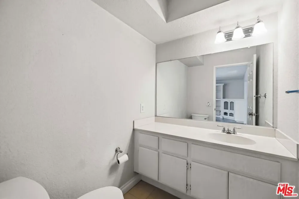 44138 Ruthron Avenue Lancaster, CA 93536