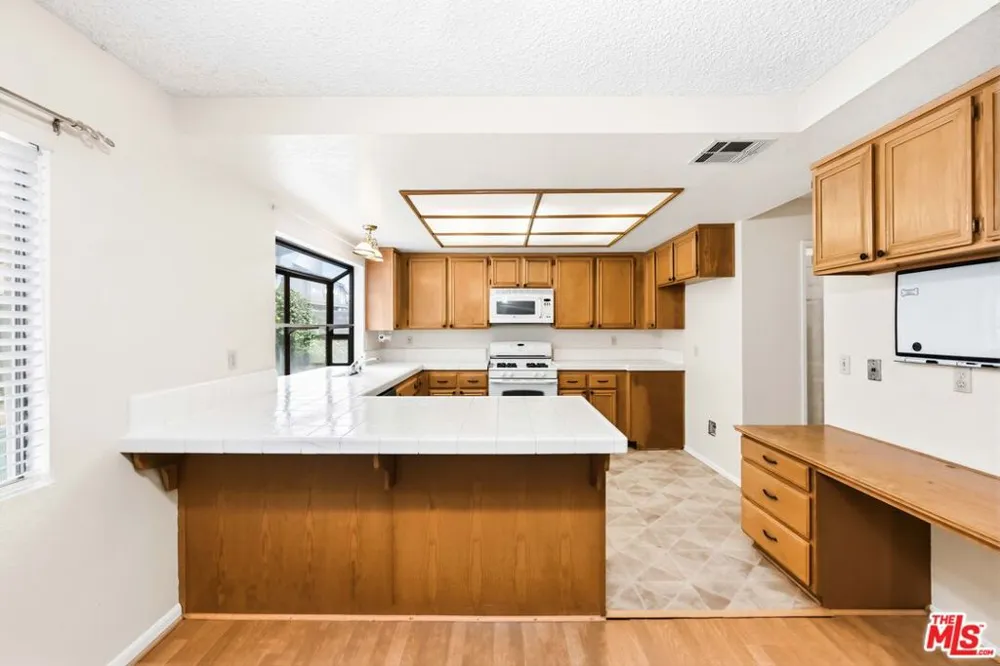 44138 Ruthron Avenue Lancaster, CA 93536