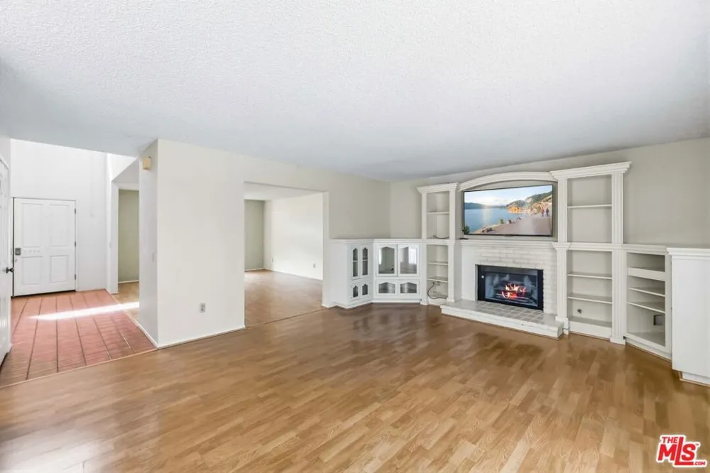 44138 Ruthron Avenue Lancaster, CA 93536