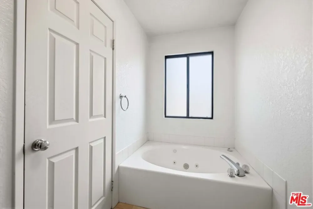 44138 Ruthron Avenue Lancaster, CA 93536