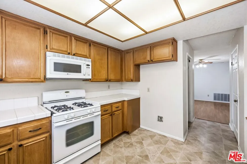 44138 Ruthron Avenue Lancaster, CA 93536