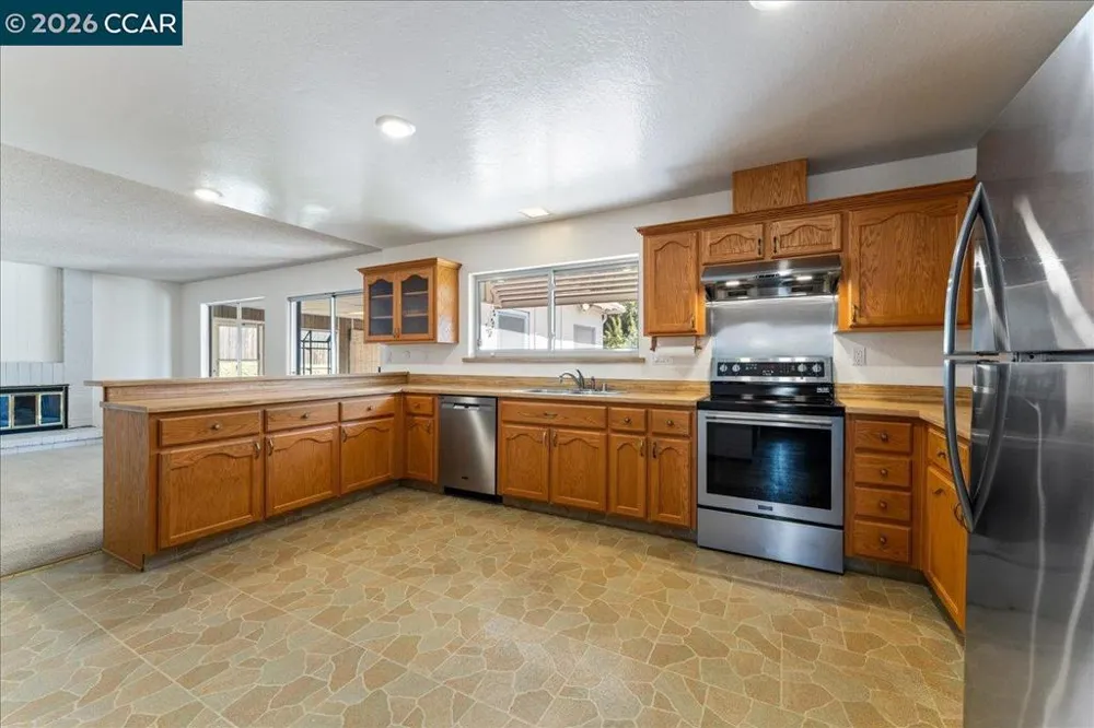 124 Chestnut Dr Hercules, CA 94547
