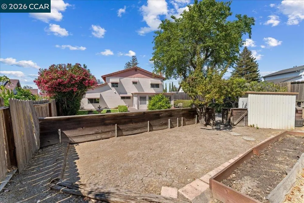 124 Chestnut Dr Hercules, CA 94547