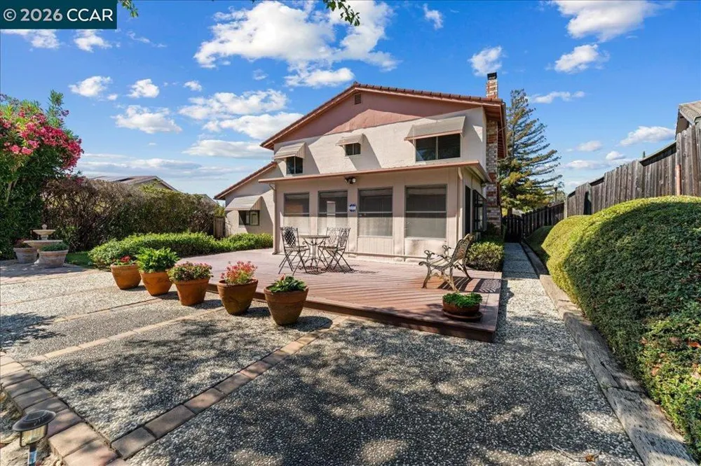 124 Chestnut Dr Hercules, CA 94547