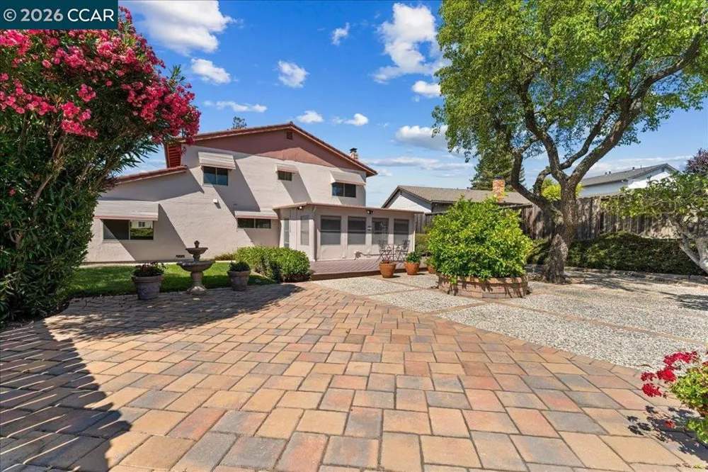 124 Chestnut Dr Hercules, CA 94547