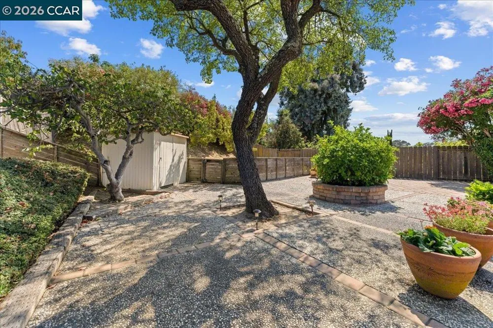 124 Chestnut Dr Hercules, CA 94547