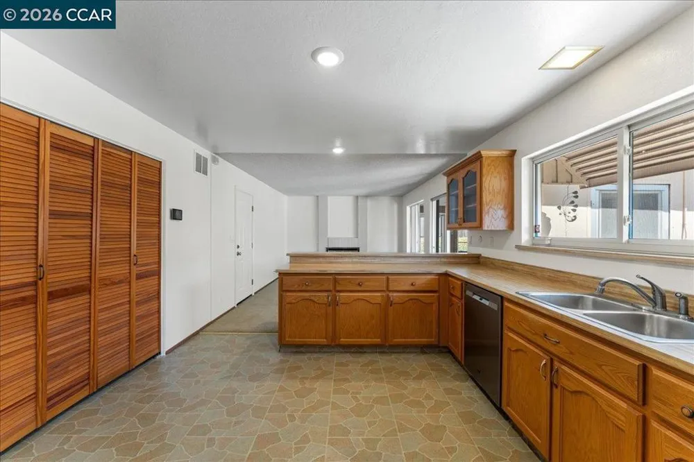 124 Chestnut Dr Hercules, CA 94547