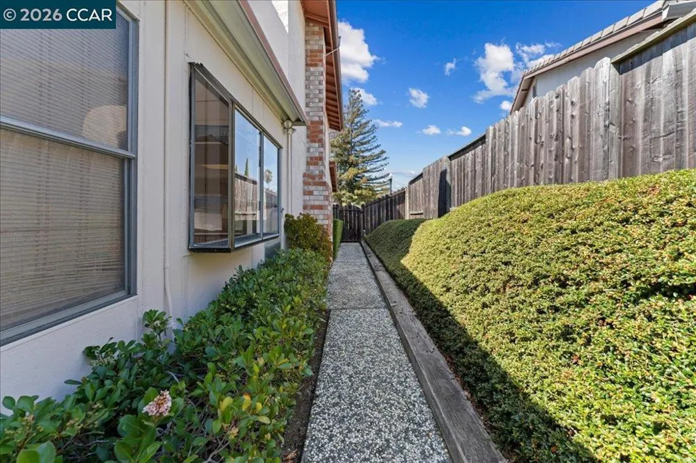 124 Chestnut Dr Hercules, CA 94547