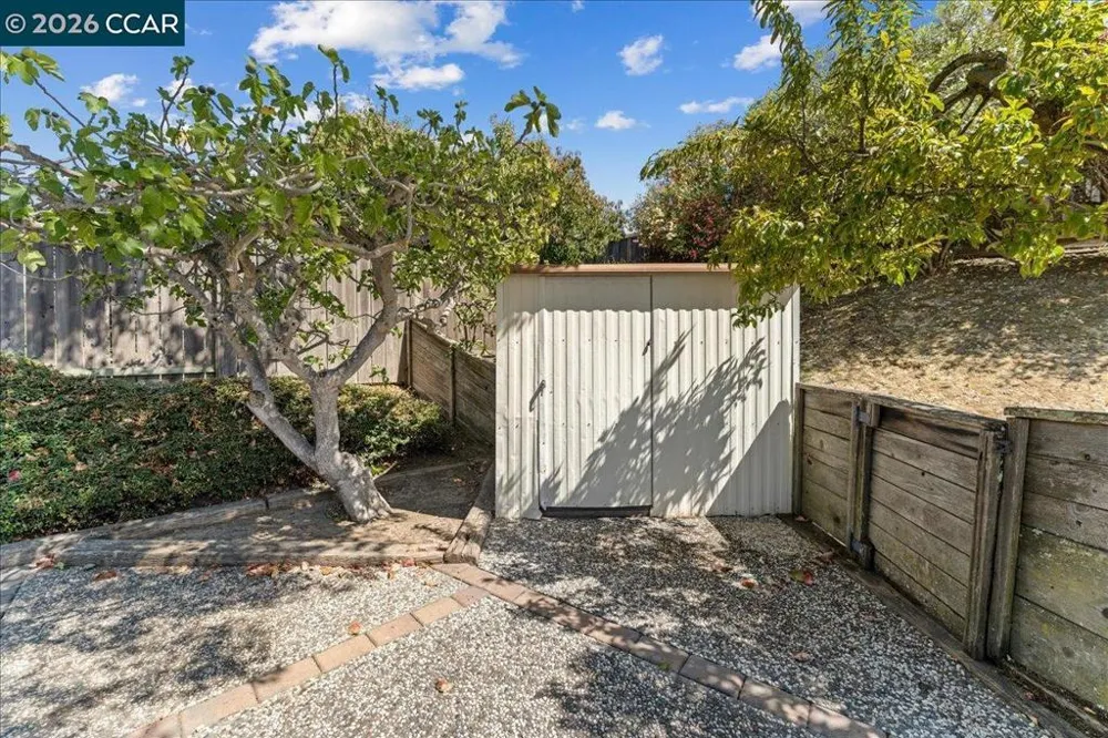 124 Chestnut Dr Hercules, CA 94547