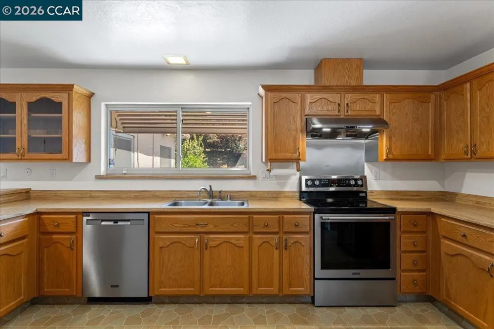 124 Chestnut Dr Hercules, CA 94547