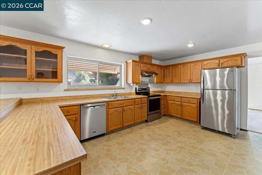 124 Chestnut Dr Hercules, CA 94547