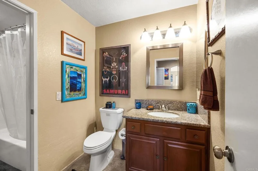 1050 La Tortuga Drive #40 Vista, CA 92081