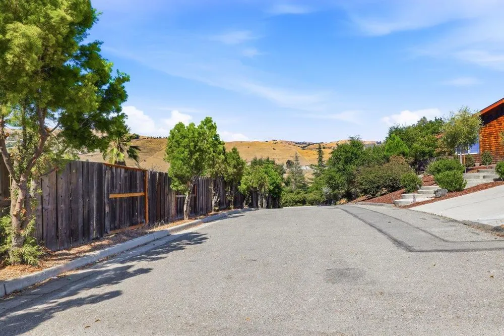 1237 Renraw Drive San Jose, CA 95127