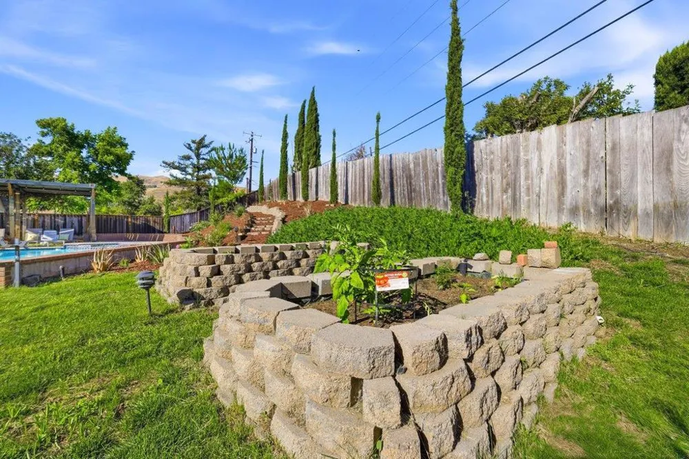 1237 Renraw Drive San Jose, CA 95127