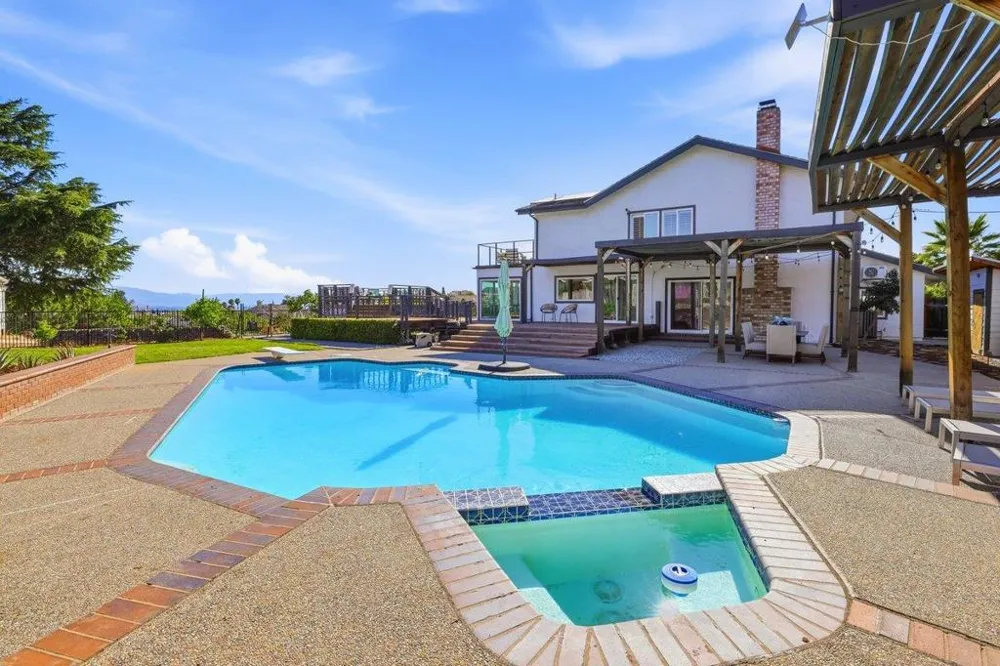 1237 Renraw Drive San Jose, CA 95127