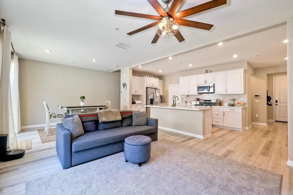 1715 Crabapple Way Oceanside, CA 92056