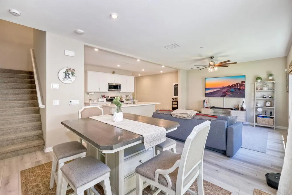 1715 Crabapple Way Oceanside, CA 92056
