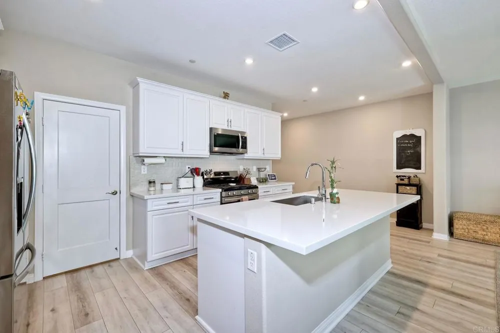 1715 Crabapple Way Oceanside, CA 92056