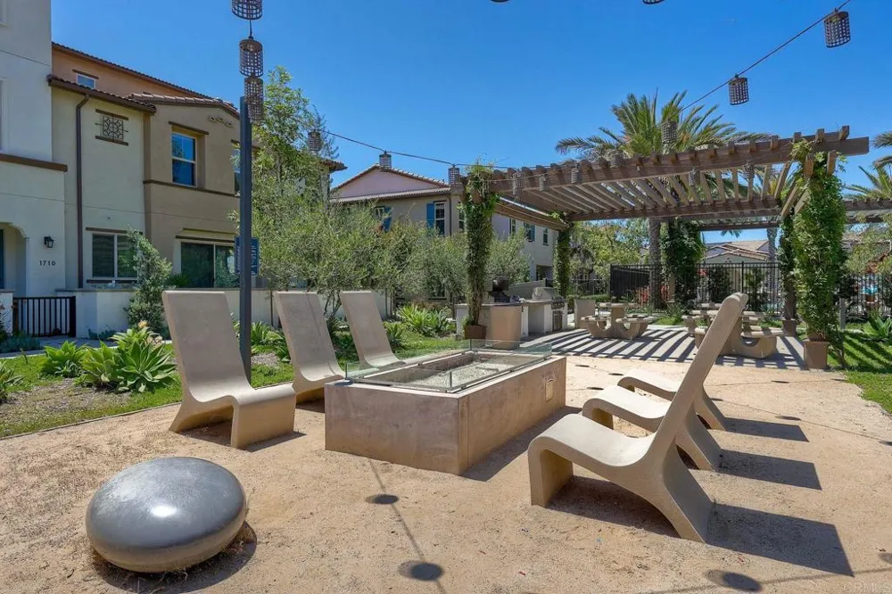 1715 Crabapple Way Oceanside, CA 92056