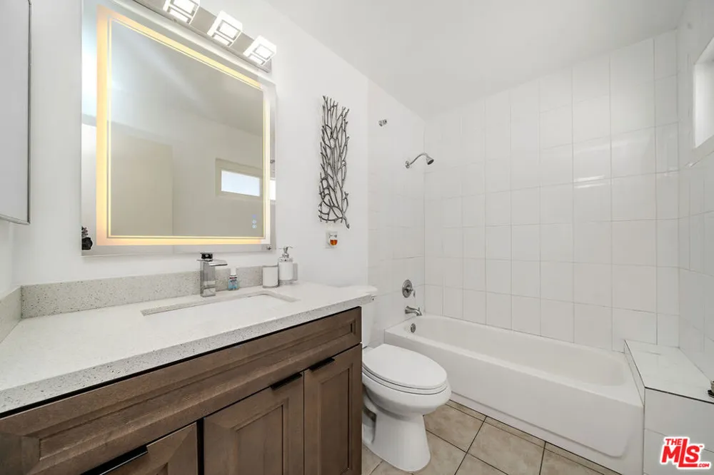 11655 175th Street Artesia, CA 90701