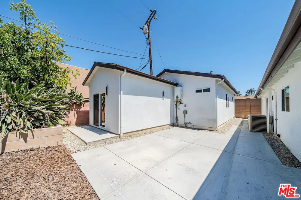 11655 175th Street Artesia, CA 90701