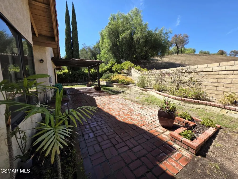 2414 Rikkard Drive Thousand Oaks, CA 91362