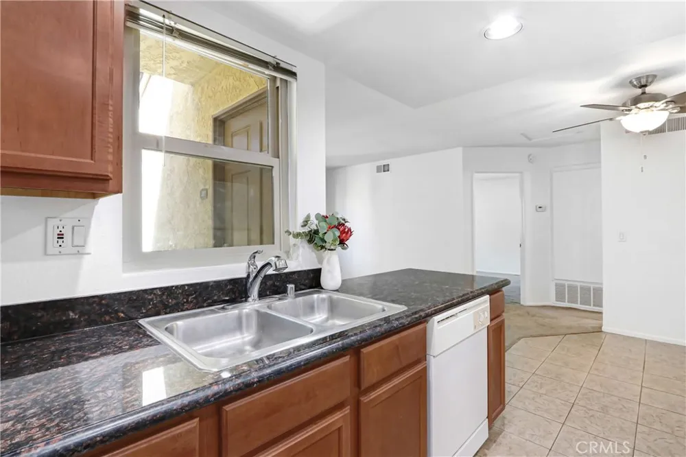 1118 W Blaine #202 Riverside, CA 92507