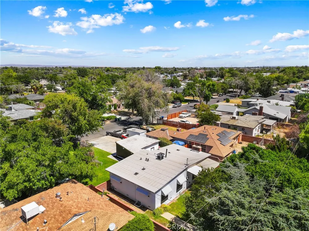 1438 W Ivyton Street Lancaster, CA 93534