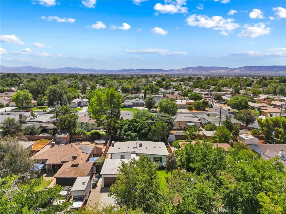 1438 W Ivyton Street Lancaster, CA 93534