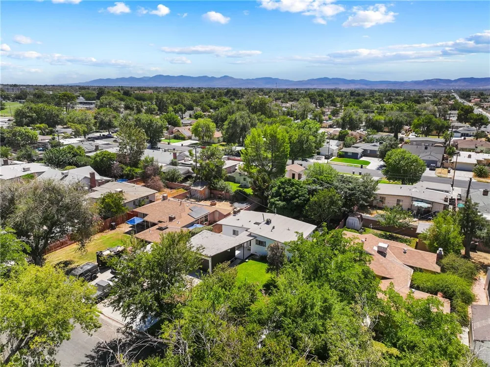 1438 W Ivyton Street Lancaster, CA 93534