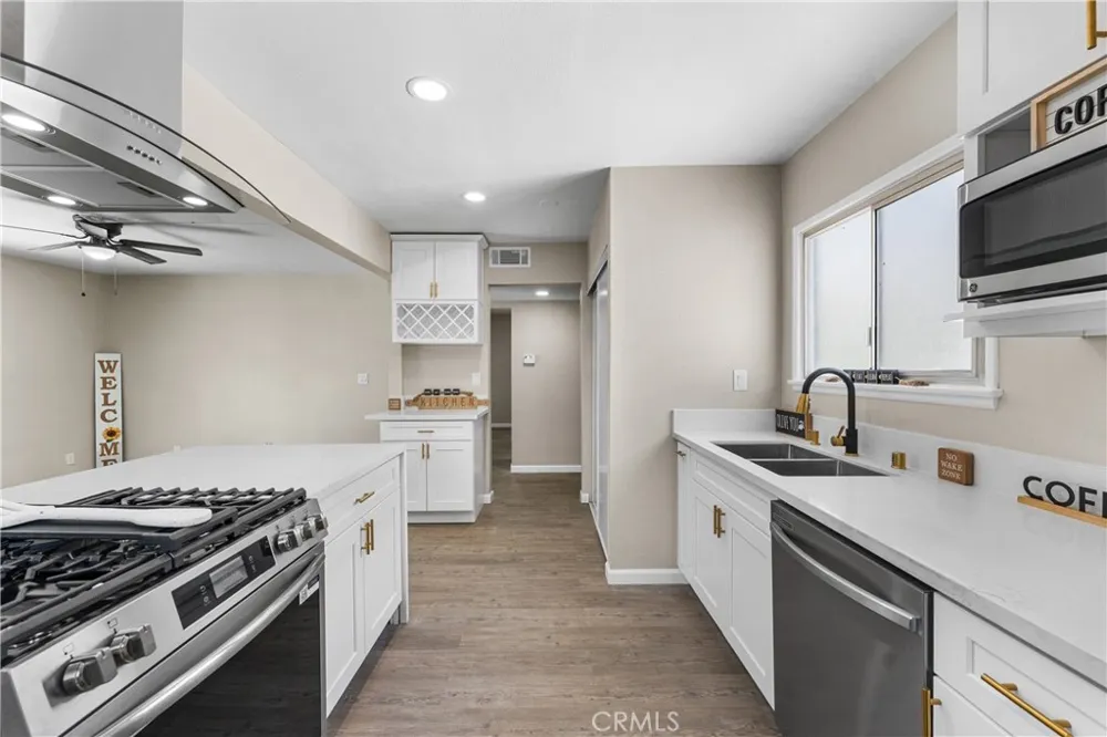 1438 W Ivyton Street Lancaster, CA 93534
