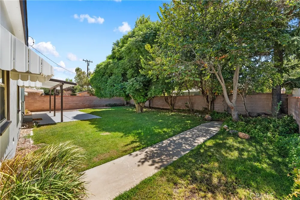 1438 W Ivyton Street Lancaster, CA 93534