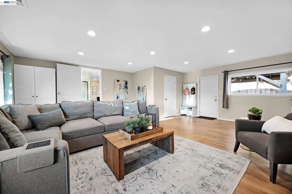 352 Cambridge Way Livermore, CA 94550