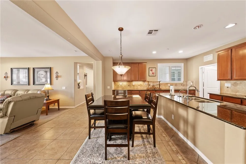 4795 Thornbush Fontana, CA 92336