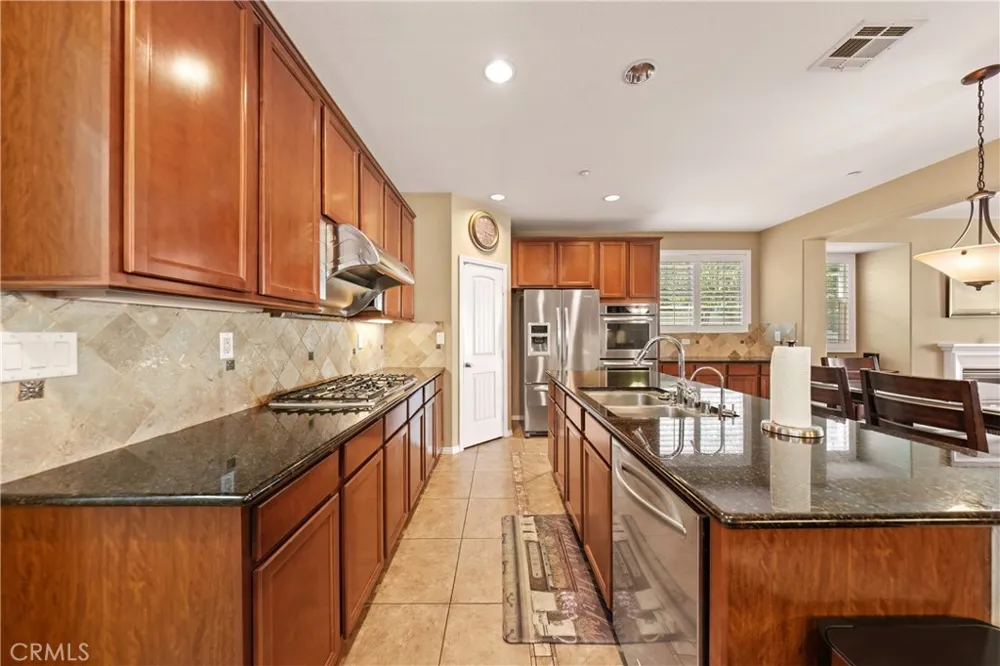 4795 Thornbush Fontana, CA 92336