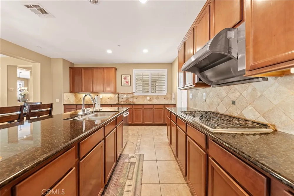 4795 Thornbush Fontana, CA 92336