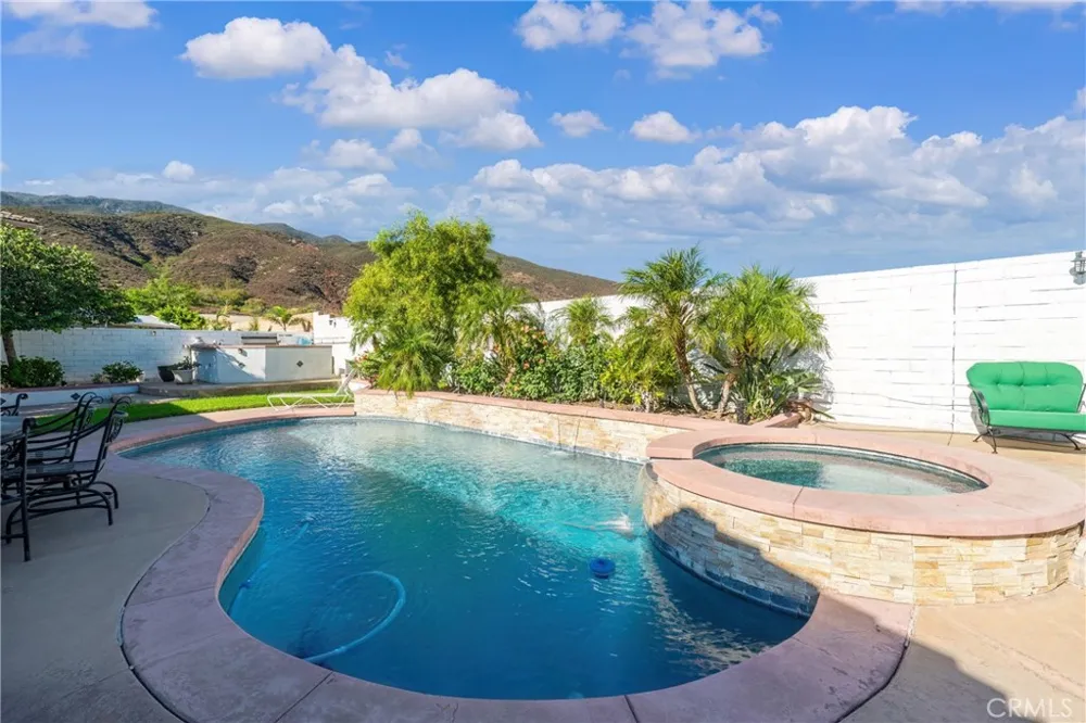 4795 Thornbush Fontana, CA 92336