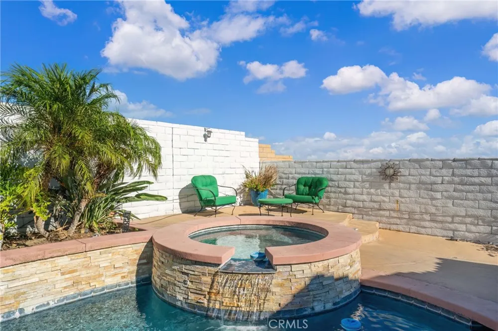 4795 Thornbush Fontana, CA 92336