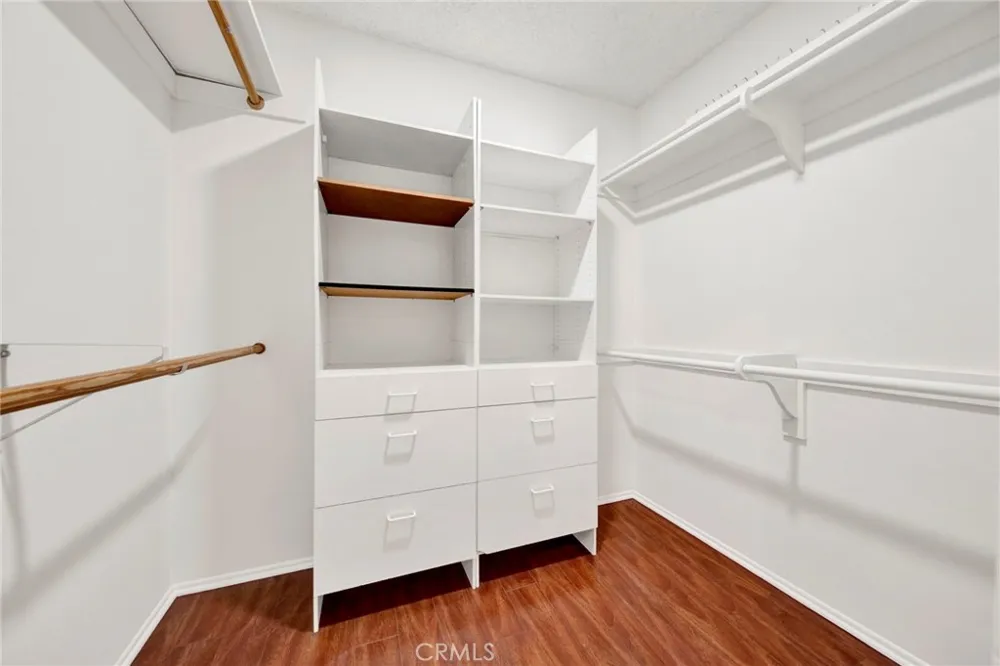 9745 Via Roma Burbank, CA 91504