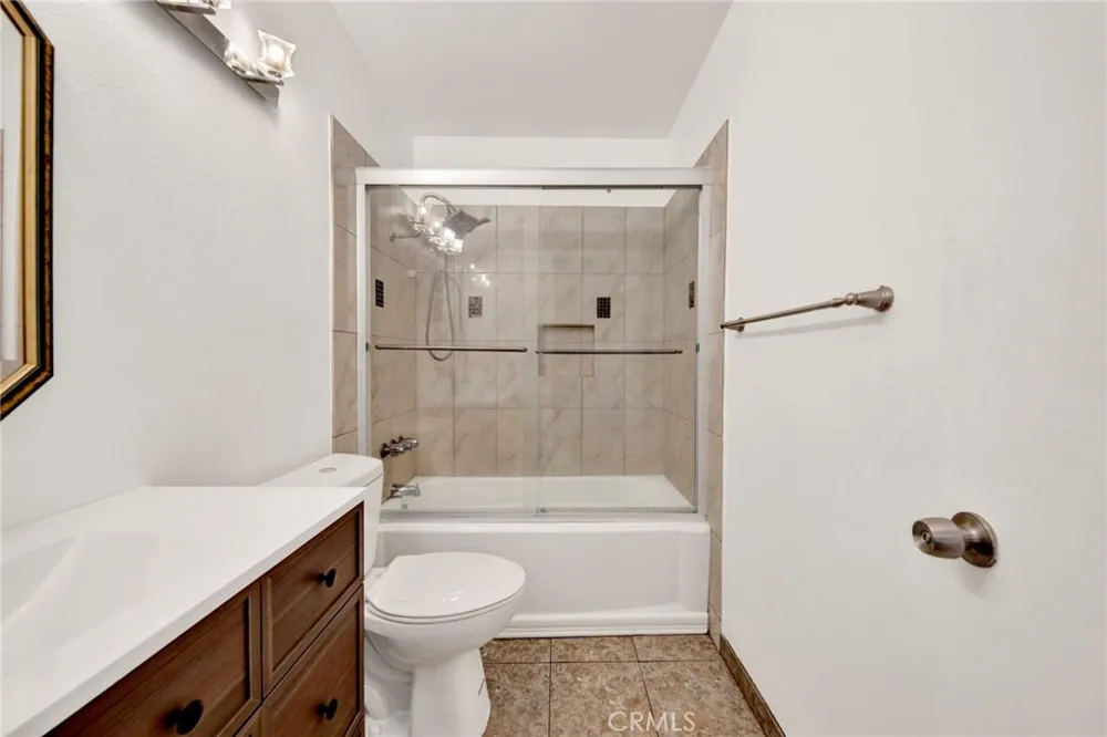 9745 Via Roma Burbank, CA 91504
