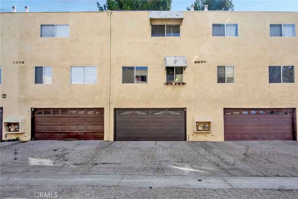 9745 Via Roma Burbank, CA 91504