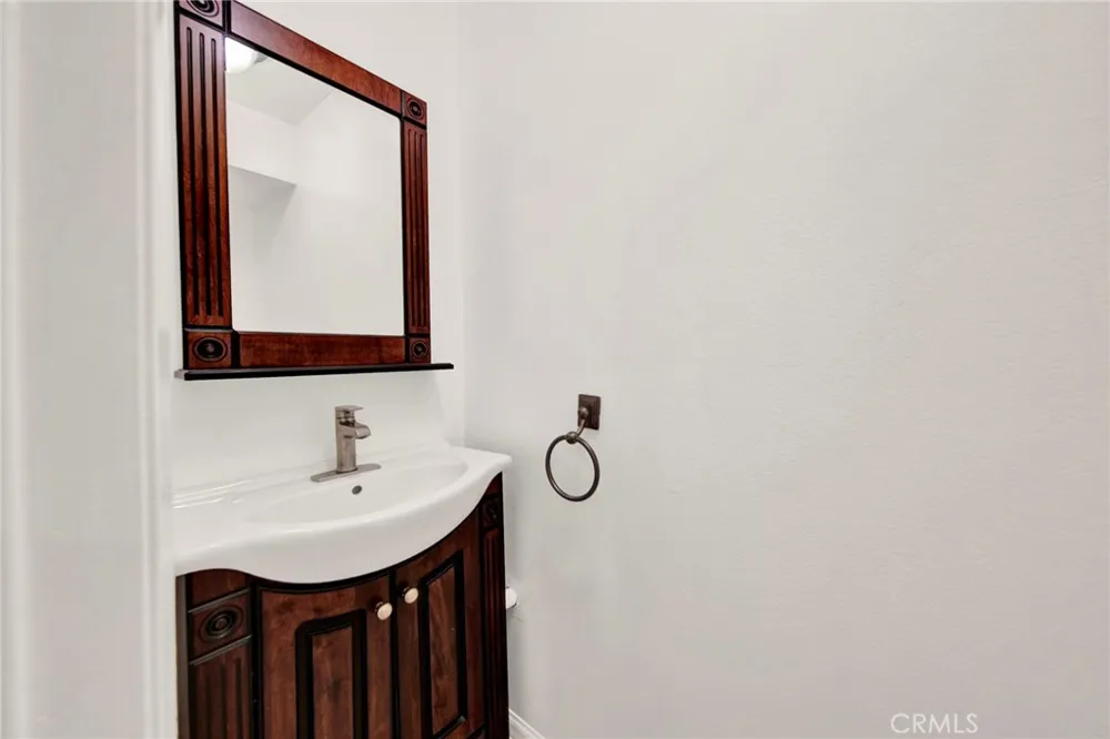 9745 Via Roma Burbank, CA 91504
