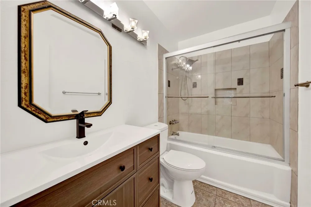 9745 Via Roma Burbank, CA 91504