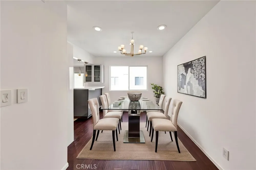 9745 Via Roma Burbank, CA 91504