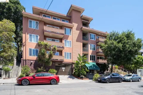 94 Bayo Vista Ave #204